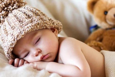 Baby sleep tips | Get your baby to sleep through the night by creating the perfect environment in baby’s room. Baby sleep schedule | baby blanket | baby sleep wear | baby sleep training | baby sleep routine | newborn baby | newborn tips #baby #babyroom #babylights #babylife