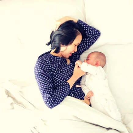Breastfeeding tips for first time moms | Learn how to breastfeed newborns, the best breastfeeding positions, tips for latching your baby, and a list of essential breastfeeding products. #breastfeeding #mom #momlife #baby #newborn #postpartum